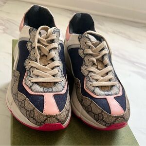 Women,s Gucci Rhyton sneakers